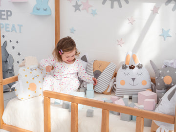 How to use the Montessori bed to stimulate the child's development.