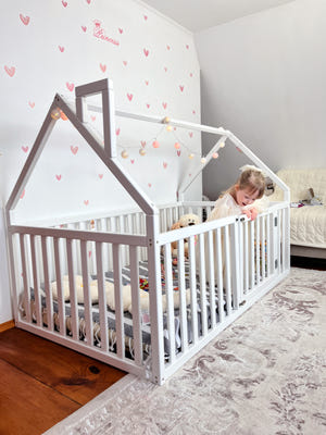 white crib  – Front View