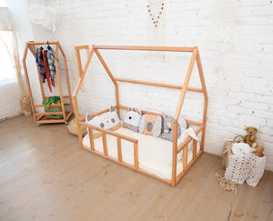 Montessori-Hausbett mit Lattenrost für Kinder (Modell 1)