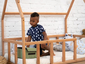 Montessori-Hausbett mit Lattenrost für Kinder (Modell 1)