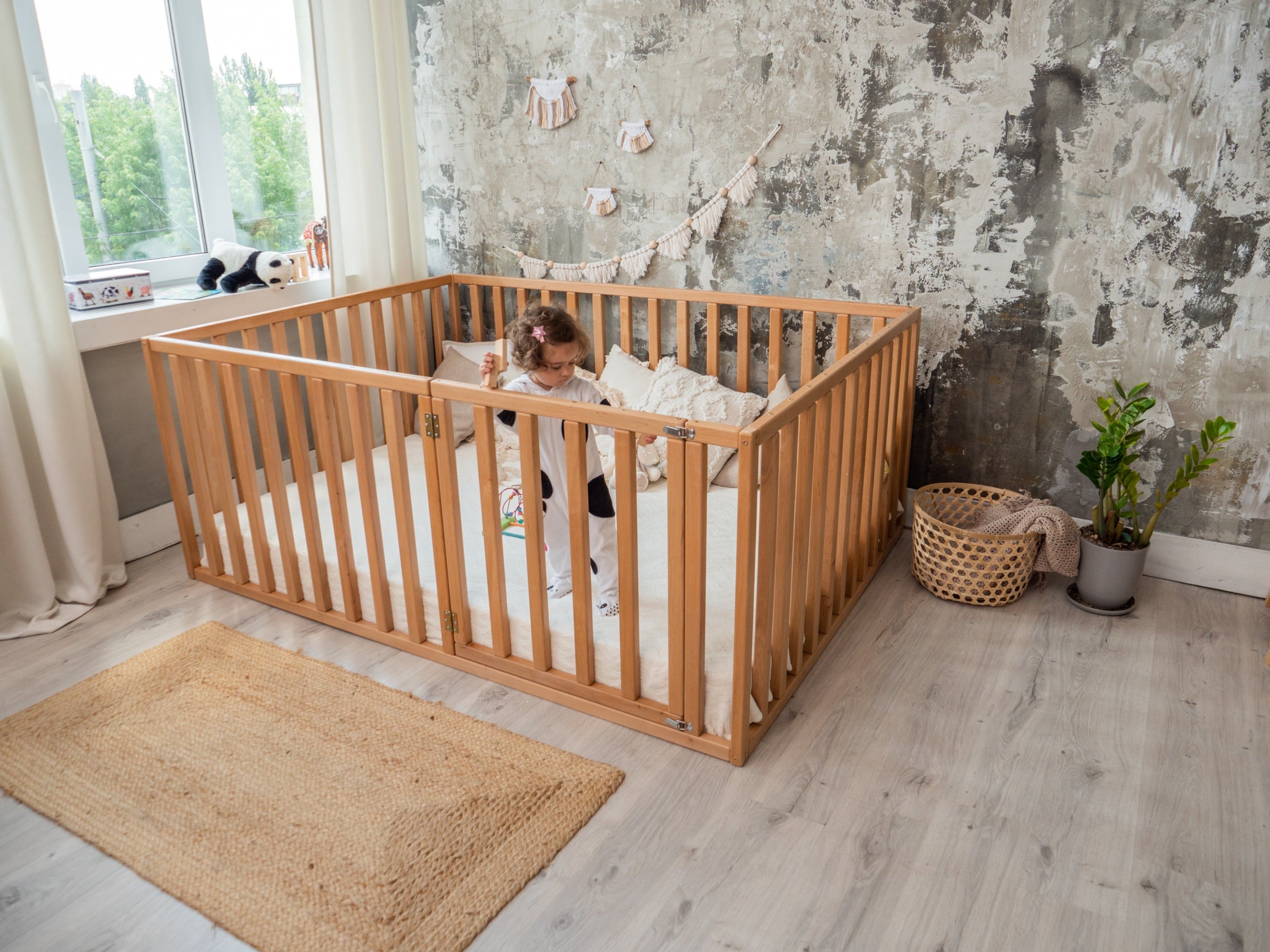 Montessori Holzbodenbett Laufstall mit verlängerter Schiene | Volle Größe